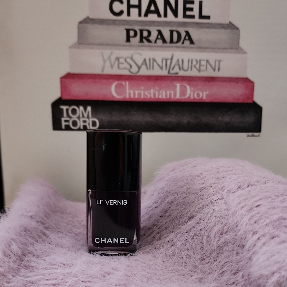 CHANEL Le Vernis Nail Polish - Rich Purple
